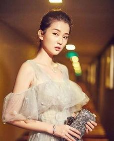 热巴参加约吧大明星,甜蜜互动，展现明星魅力